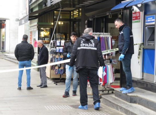Oyuncak silahla banka soyan hırsız, kısa sürede paralarla birlikte yakalandı