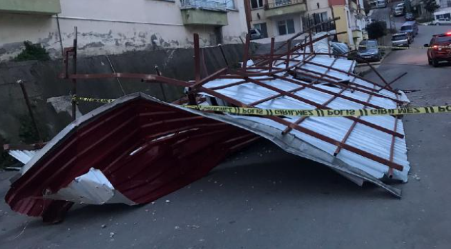 Trabzon’da Şiddetli Fırtına Hasara Sebep Oldu