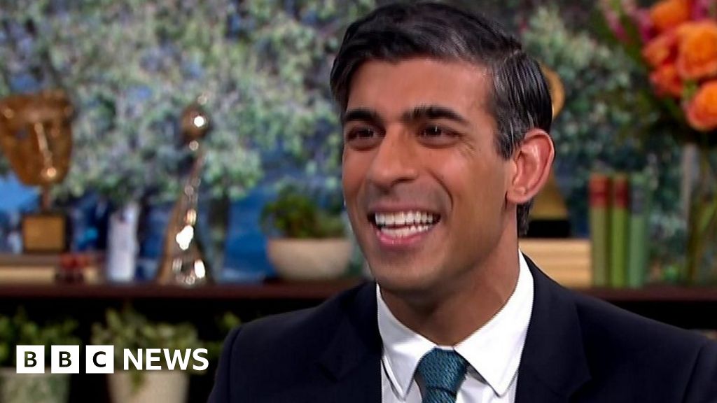 Rishi Sunak, Jilly Cooper romanlarının hayranı olduğunu kabul ediyor