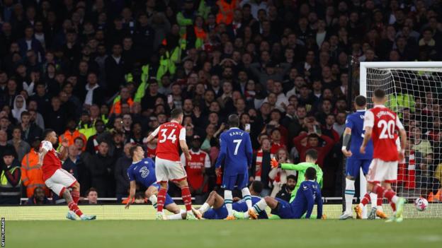 Gabriel Jesus, Arsenal adına attığı golü kutluyor