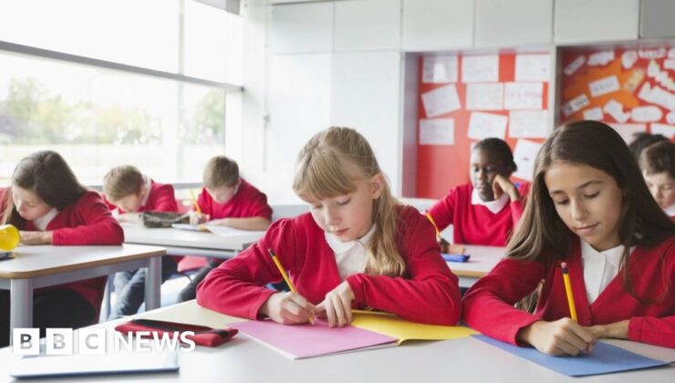 İşçi planı, öğretmenlere bırakmalarını engellemek için 2.400 £ verecek