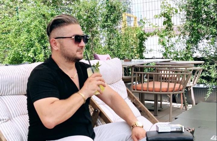 İş İnsanı Hakkı Üç Kimdir ?