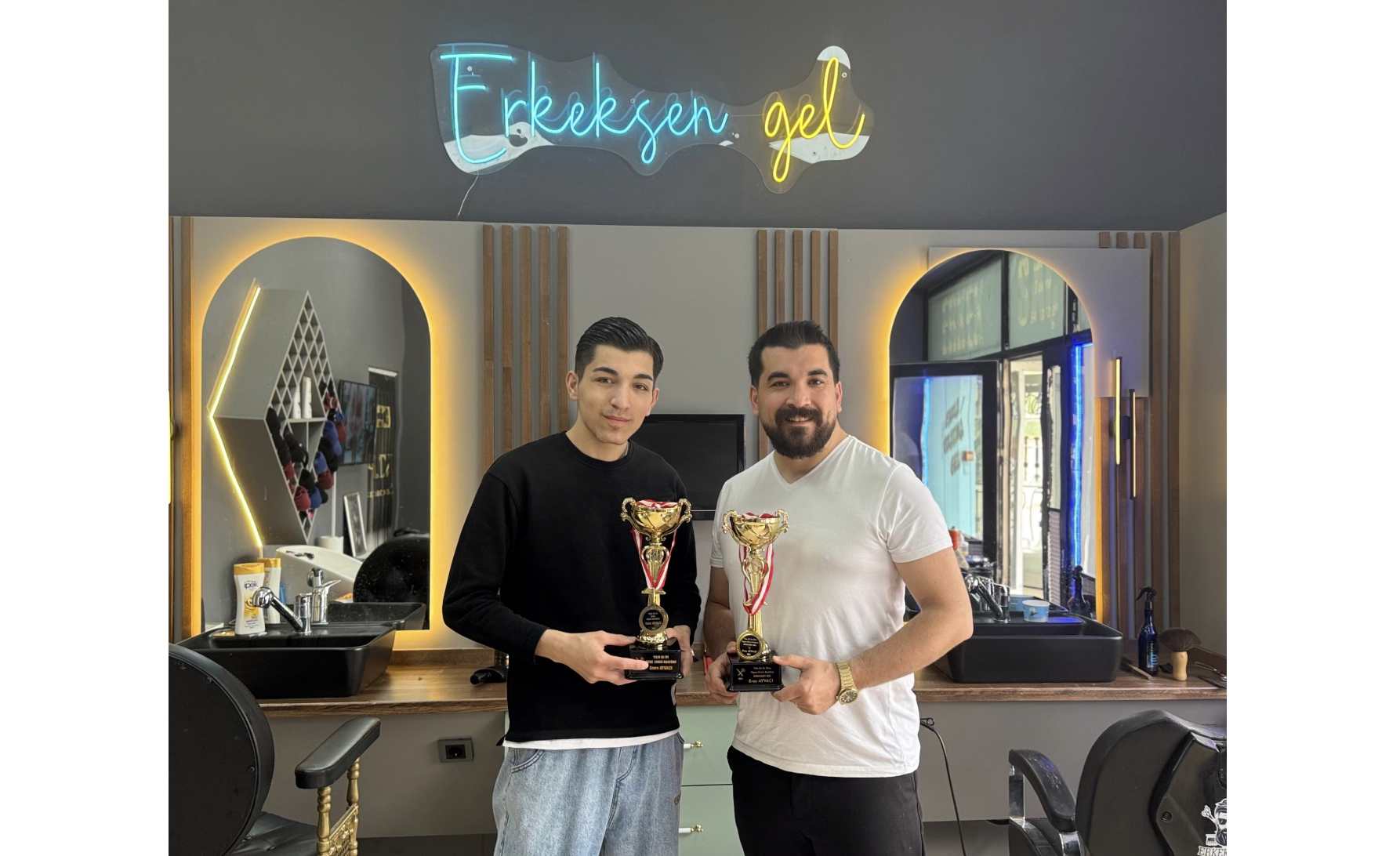 Yılın En İyi Çıkış Yapan Erkek Kuaförü Ödülünü Erkeksen Gel Aldı !